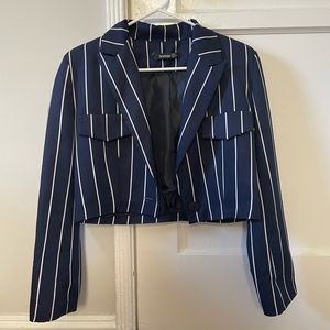 BOOHOO SHOULDER PAD CROP BLAZER